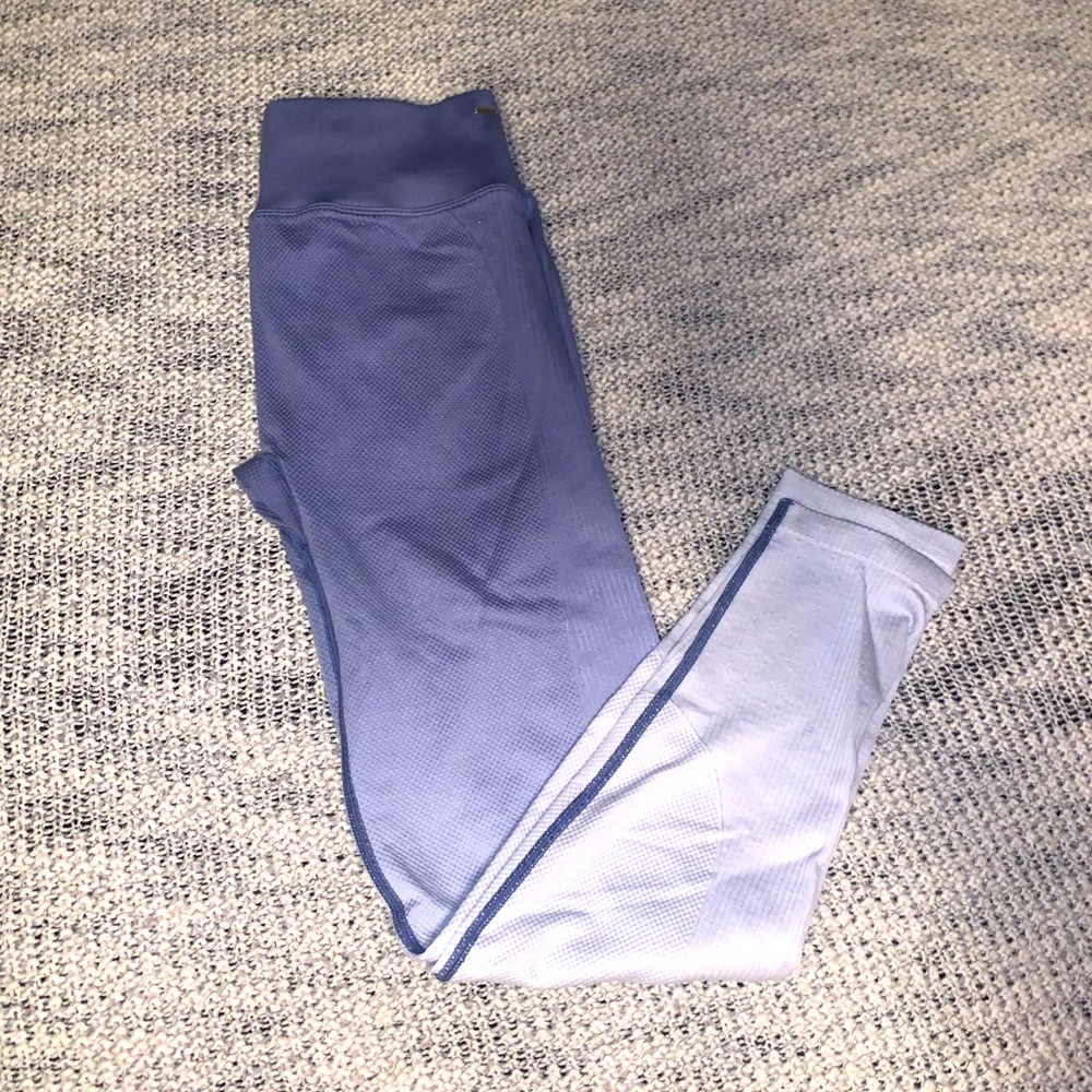 Medium PINK Victorias Secret Seamless Legging with gradient blue to cream-blue